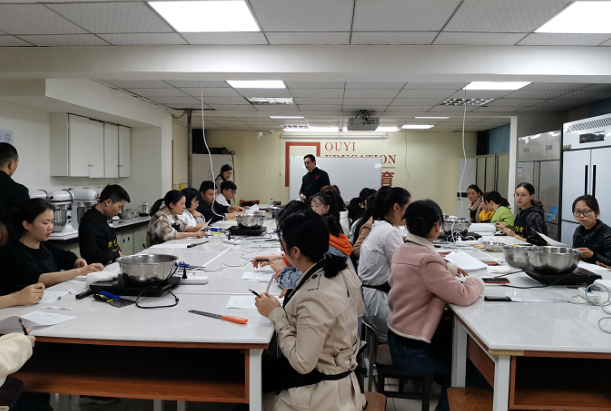 重庆欧艺学校、巧克力塑形班、重庆欧艺西点培训学校