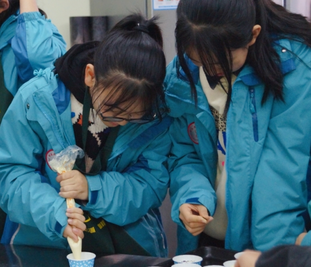 (重庆求精中学学生)