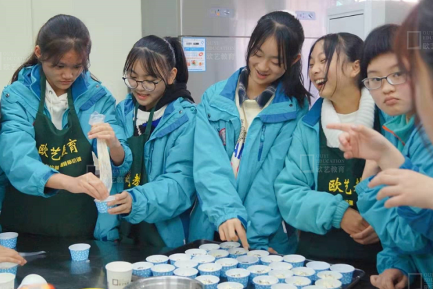 (重庆求精中学学生)
