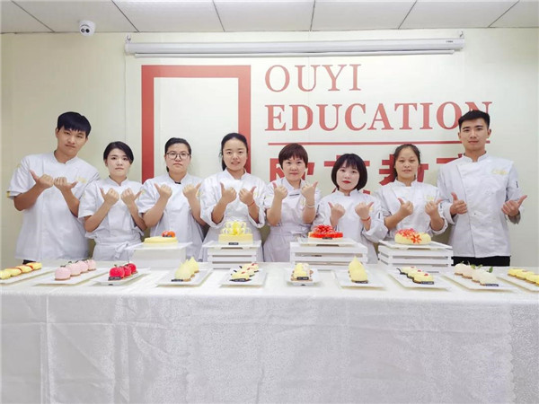 大学生学做西点怎么样、重庆欧艺、西点培训