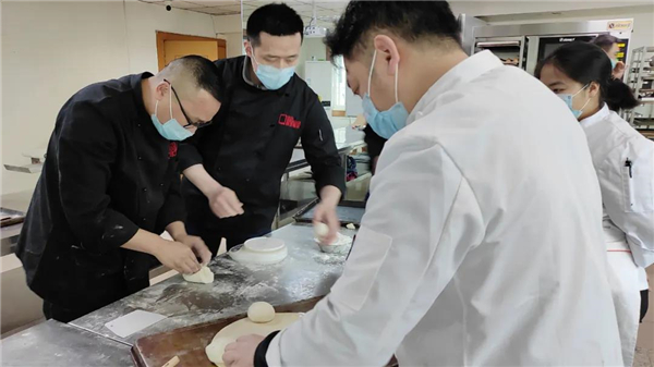 重庆欧艺、面包培训、艺术面包培训、欧艺烘焙部教学老师们