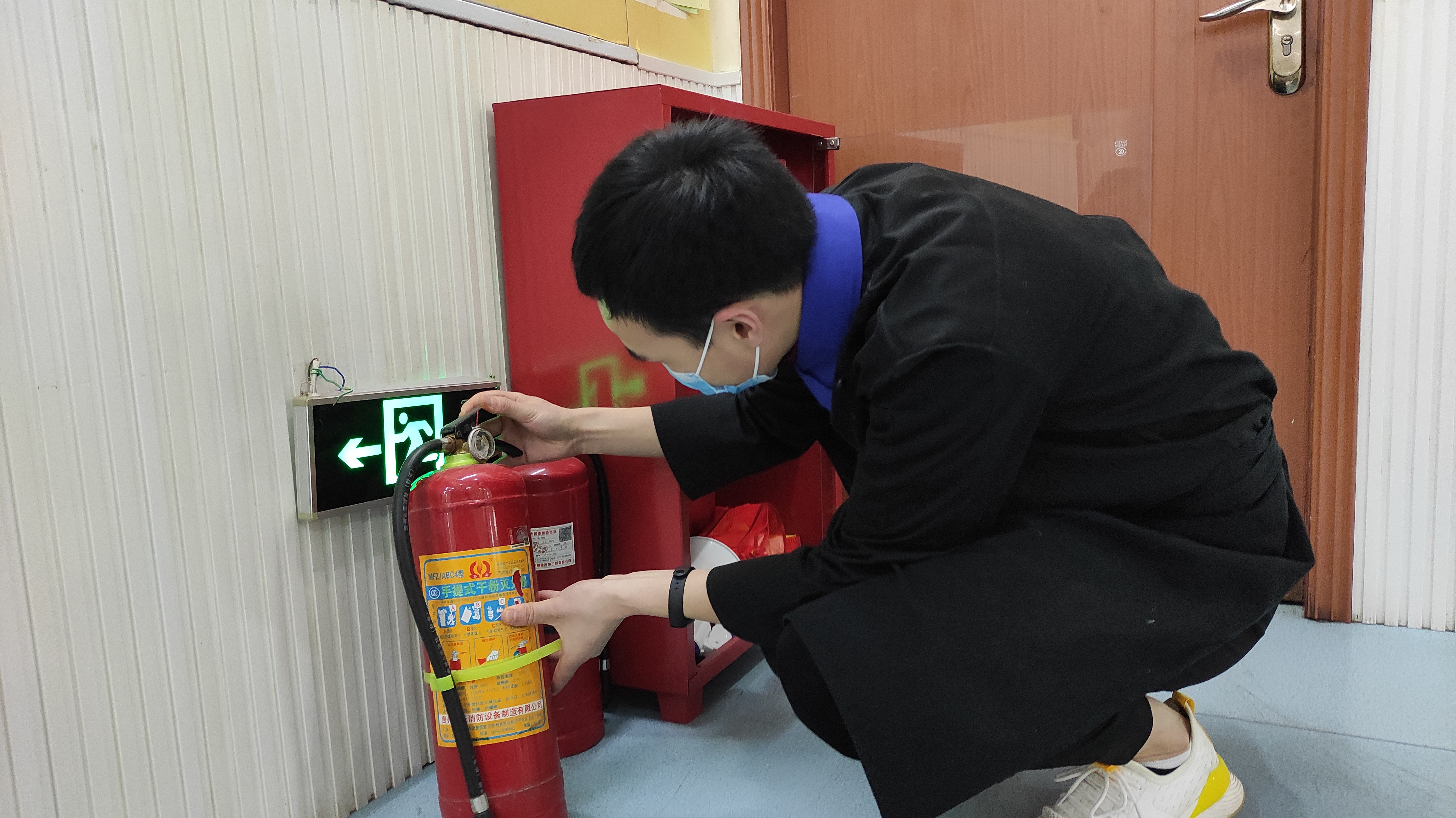 学习消防知识,筑牢安全意识,重庆欧艺职业学校组织学校老师学习相关消防安全知识
