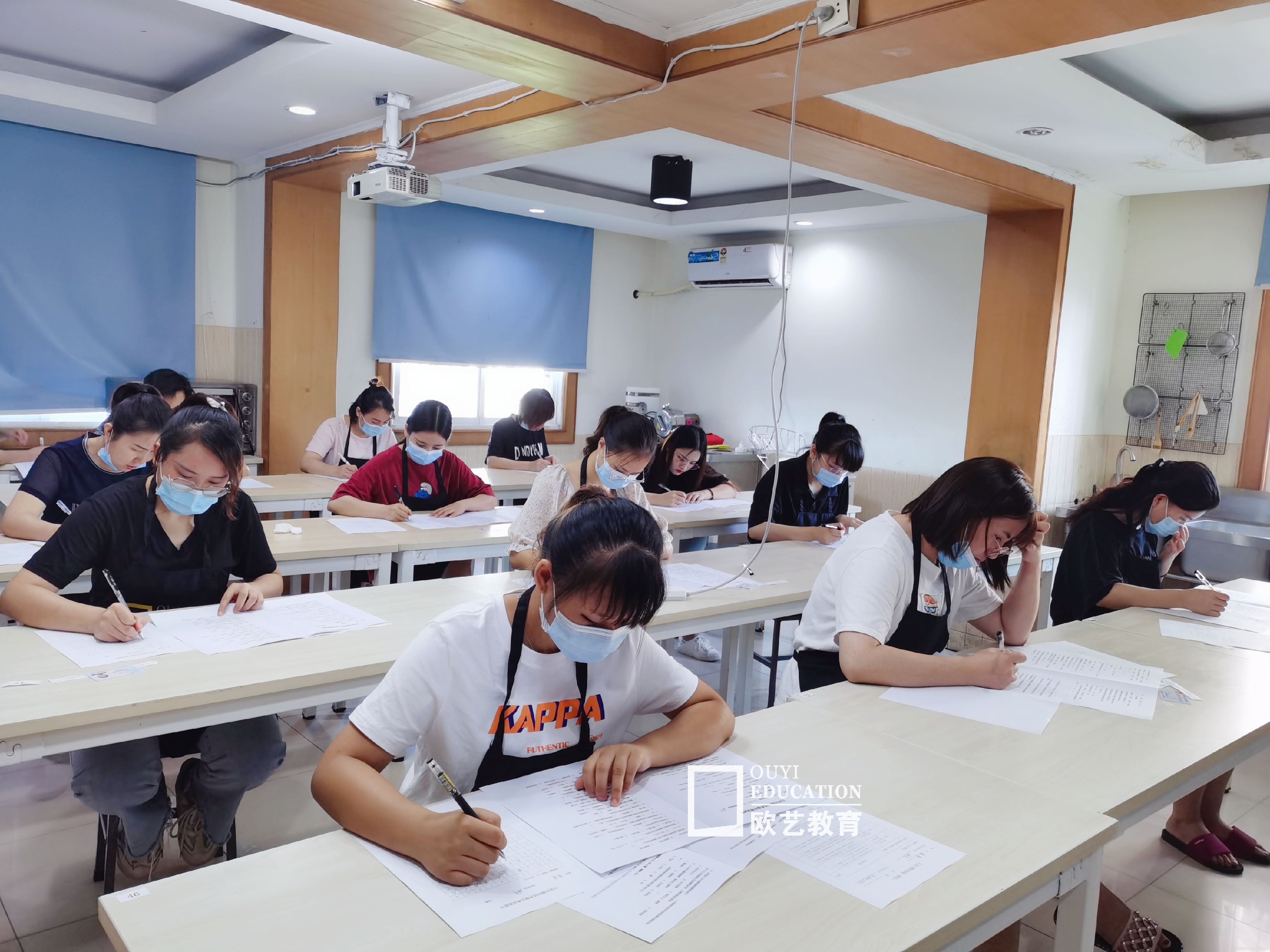 重庆欧艺西点蛋糕培训学校免费技能培训班鉴定结业考试圆满结束