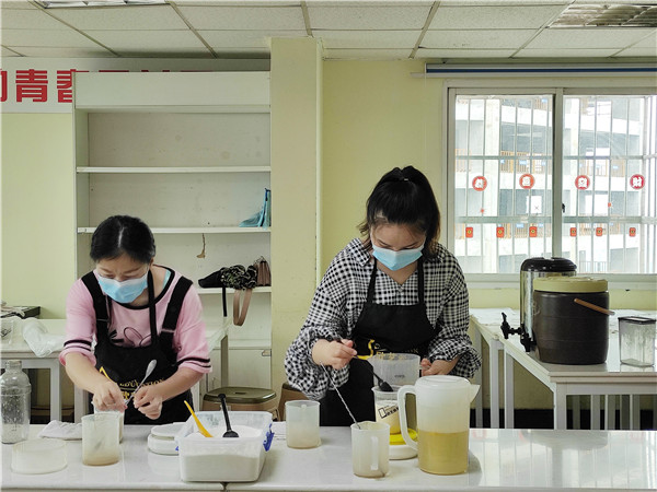 重庆欧艺西点蛋糕培训学校免费技能培训班鉴定结业考试圆满结束
